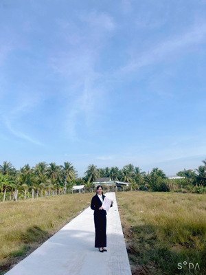 em có 25 nền đất odt full thổ cư. sẵn sổ hồng. đường ô tô cách aeon chỉ 3 phút đi xe