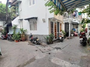 nhà 4 tầng 32m2 hẻm xe hơi gần mt lê quang định p.bình lợi trung bình thạnh 4.x tỉ tl