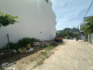 bán nhanh lô góc 2 mặt tiền công viên, cách nguyễn dữ 20m diện tích 65,6m2, đường 5m, giá 4 tỷ 9