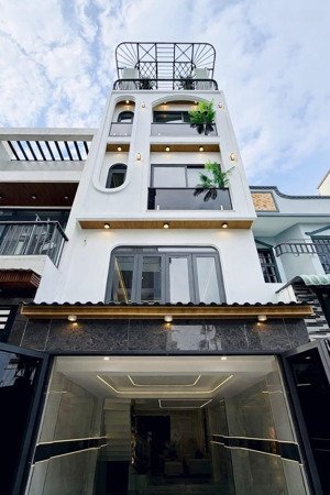 siêu phẩm ngay trung tâm với bề ngang 4.2 nằm tại đường nguyễn thị diệu, quận 3