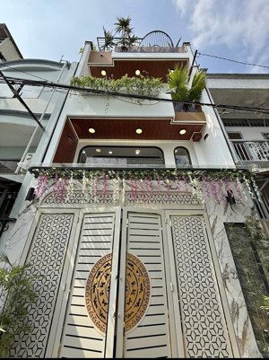 chính chủ cần bán gấp căn nhà có dòng tiền 22 triệu ngay trần bình trọng, p2, quận 5 -giá: 4 tỷ 950