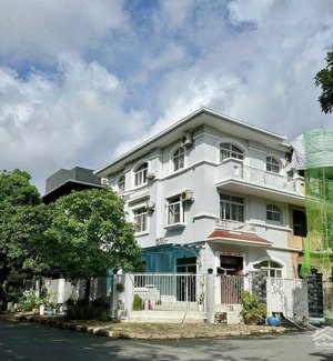 bán biệt thự song lập khu cảnh đồi,căn góc 2 mặt tiền đường,phú mỹ hưng,dt :12,75 *18m .giá 76,8 tỷ