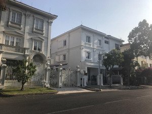 bán nhà biệt thự song lập khu cảnh đồi,mặt tiền đường lớn 17m,phú mỹ hưng , quận 7, giá:79 tỷ