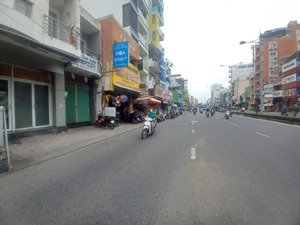 bán nhà mt xô viết nghệ tĩnh đoạn 2 chiều dt:4.5x15 đang có hđ thuê 35tr/tháng giá chỉ 16,4 tỷ