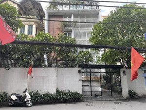 chính chủ cho thuê biệt thự hiện đại full nt cao cấp 300m2 mặt phố bồ đề, long biên, 65 triệu/th