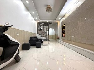 đẹp nhất trong tầm giá, phố vip ngọc khánh, ngõ 3 gác, 20m ra ô tô, full nt, sổ cc, 40m2*5t