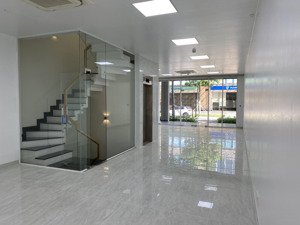 cho thuê mặt bằng sala 1 trệt 1 lầu có dtsd: 200m2 giá 75 triệu