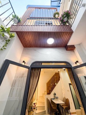 bán nhà 2 tầng nguyễn hữu cảnh - đối diện landmark 81