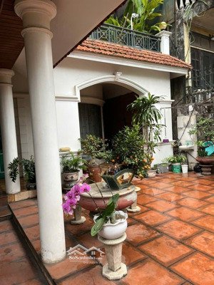 nhà 4 tầng 300m2 giá 109 tỷ tại mặt phố phường quảng an