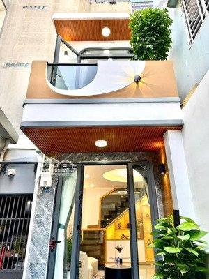 chủ cần bán căn nhà decor đẹp xinh tọa lạc tại phan văn trị p11 bình thạnh , vị trí trung tâm
