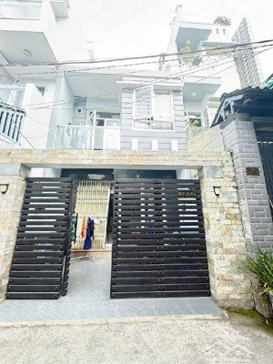 nhà riêng- hẽm xe hơi thoáng sạch- kdc hh- nhà mới đẹp- 2 tầng- lâm văn bền q7