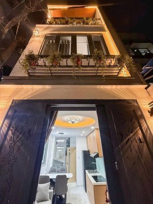 nhà mới 3 tầng huỳnh văn bánh, phú nhuận hẻm xe hơi chỉ 3,99 tỷ. liên hệ anh út: 