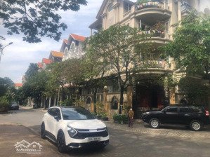 bán biệt thự góc 2mt nguyễn thị thập và hoàng trọng mậu q7