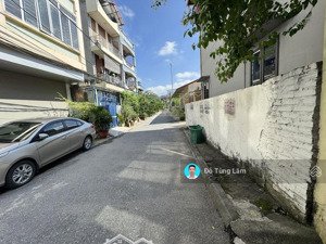 cần bán 107m2 nhà 3 tầng ngay gần trường cấp 1 2 đông dư. đường ô tô tránh đỗ trước cửa