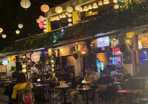 mặt tiền nguyễn phúc chu vị trí vàng, trung tâm khách du lịch 17 tỷ .80m2 cho thuê 80tr/ tháng