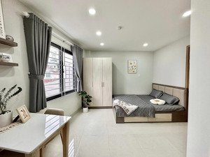 trống sẵn phòng 35m2 full nội thất cửa sổ trời ngay hoàng hoa thám bình thạnh