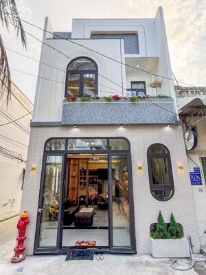 Nhà lầu góc 2 mặt tiền xây mới Full nội thất - Hẻm 694 đường 3 tháng 2 - Gần chợ An Bình