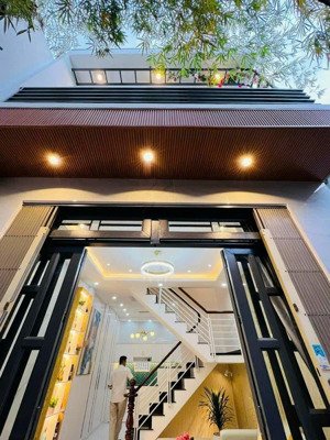 siêu hiếm một căn duy nhất ở nguyễn biểu q5 41m2/2tỷ900 triệu, 2 tầng 2 phòng ngủ, sổ hồng riêng.