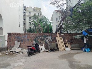 cho thuê lô đất mặt phố võ chí công, vị trí đắc địa