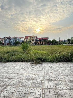 đất đông nam đồng văn, dt:152 mặt tiền 6m