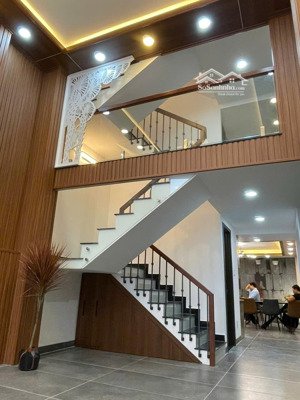 "gấp" gần tết giảm giá nhà mới 100% siêu đẹp phong cách luxury nhà mặt tiền q.tân phú.