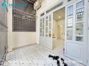 " cho thuê nhà nguyên căn rộng 100m2. gần cầu vượt linh xuân - thủ đức. qua làng đại học 7 phút "