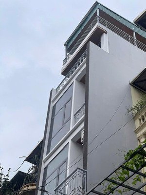 cho thuê nhà nguyên căn 6 tầng, thang máy, mặt phố hoa bằng, giá thuê 20tr