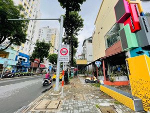 duy nhất ! bán nhà mt nguyễn huệ bến nghé q1, dt 8.5 x 28,2m ( 240m2 ), 2 tầng, giá 300 tỷ