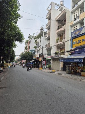 mặt tiền ngay khu bàu cát.ngan 4m.dài 15m. sổ vuông vức.đường số 4.chủ muốn bán gấp.chỉ 9.99 tỏi tl