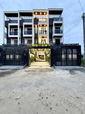 nhà bên chợ cầu đồng và ngã tư ga, dt: 4.10m x 20m, trệt, 3 lầu, sân ô tô, 4pn, p. thờ, sân thượng