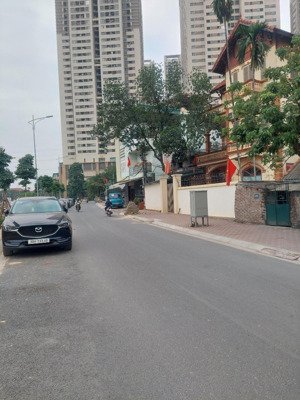 bán nhà ngô quyền - hà đông - 30m,5t - oto qua nhà - tiện ích đồng bộ, gần metro - giá 8.4 tỷ