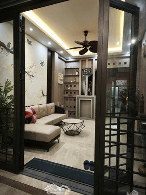 nhà 4 tầng đẹp long lanh nguyễn văn cừ ngõ ô tô 7 chỗ khu hot nhất quận long biên