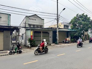 - bán nhà mtkd lê thị hoa-bình chiểu- tđ- dt: 70m2(4.5x15.5)-chỉ:4,9 tỷ - sổ hồng riêng- đường 12m