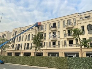 bán căn shophouse đối diện quảng trường châu âu tầm view độc quyền ngắm pháo hoa