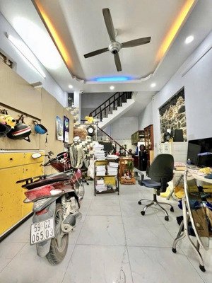 nhà đẹp tân thới hiệp - 4.2mx11m 2 tầng kiên cố - hxh trải nhựa - dọn vào ở ngay - nhỉnh 4 tỷ tl