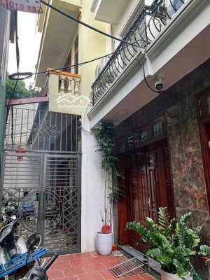 bán nhà long biên 32m 5t full nội thất 6.2tỷ-ngõ 2.3m đúng 15m thẳng ra đường ôtô tránh vỉa hè