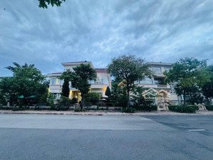 biệt thự chateau a1 phú mỹ hưng 560m2 3 mặt tiền nội thất đẹp chào bán