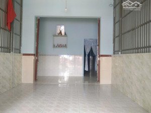 cho thuê nhà tp long xuyên dt 72m2, giá 2tr5/tháng, lh 