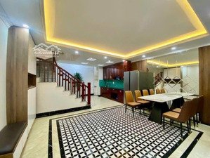 bán nhà ngay sau chợ thạch bàn-ngã tư cổ linh 45m 6t ôtô đỗ cửa -full đồ ở luôn