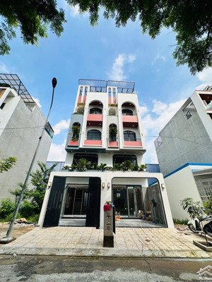 bán nhà đẹp 1 trệt 1 lửng 2 lầu 1 tum sân thượng sát phạm văn đồng phường linh tây tp thủ đức