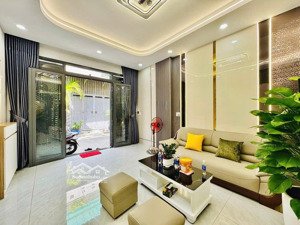 chủ nhà cần bán gấp nhà bế văn cấm tân kiểng quận 7 . giá 8 tỷ 2