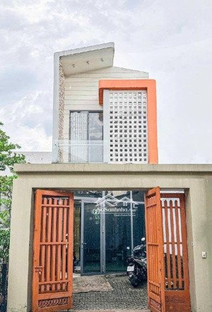 nhà 3t btct mới hẻm thông sát song hành nguyễn văn quá q12 giá 6,3 tỷ.