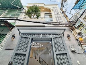 giá 2,1 tỷ bán gấp nhà phù hợp cho gđ nhỏ ngay tại quận 4. dt 55m2, shr, lh bán gấp tết.