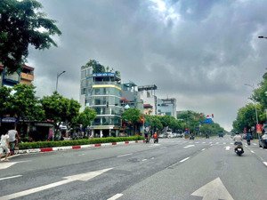 mặt phố ngô gia tự - 220m2 -mặt tiền 8m - 4 tầng dân xây - xây toà nhà building- làm văn phòng