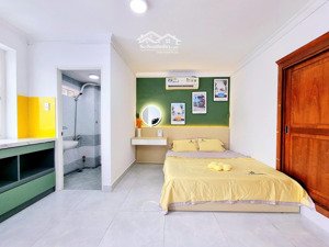 căn hộ studio ban công_thang máy _hầm xe_ngay cầu lê văn sỹ bờ kè trường sa