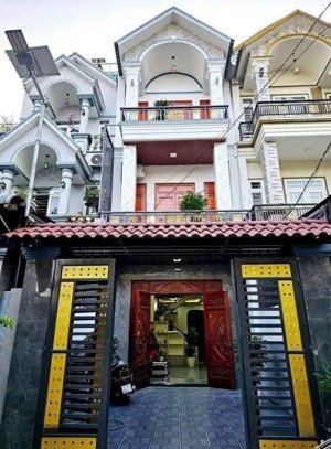 chủ gửi nhà đẹp giá 5ty9. nhà 1 trệt hai lầu nội thất xịn sò thiết kế hiện đại nhà như mới