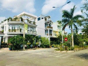 bán nhà biệt thự khu vip xã tân kiên dt(15*20).