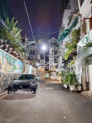 nhà huỳnh thị hai,48 m2 nhỉnh 4 tỷ, hẻm xe hơi full nội thất, lh ngà nhà phố