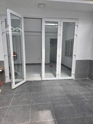 nhà bán đường nguyễn hữu tiến, xe hơi tới cổng, 75m2, có 2 sân trước sau rộng rãi, giá nhỉnh 7 tỷ