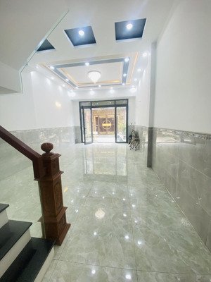 nhà bán 60 m2 sổ hồng chính chủ nhà xây mới hoàn toàn